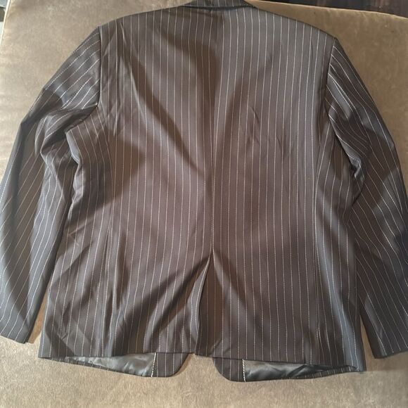 Men’s Black Pinstripe 3 Piece Suit 2 Button Closure Size 44 Jacket 40 Pants NEW - Picture 8 of 16